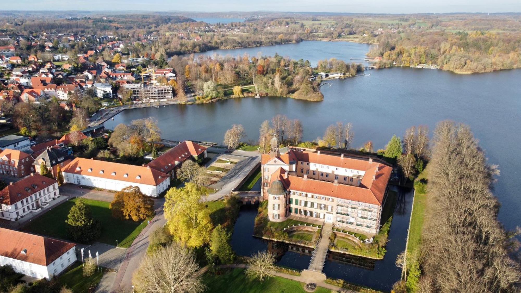 Mitten Im Gruenen - Apartment Mit Wohlfuehlcharakter In Stadtrandlage Eutin Ngoại thất bức ảnh